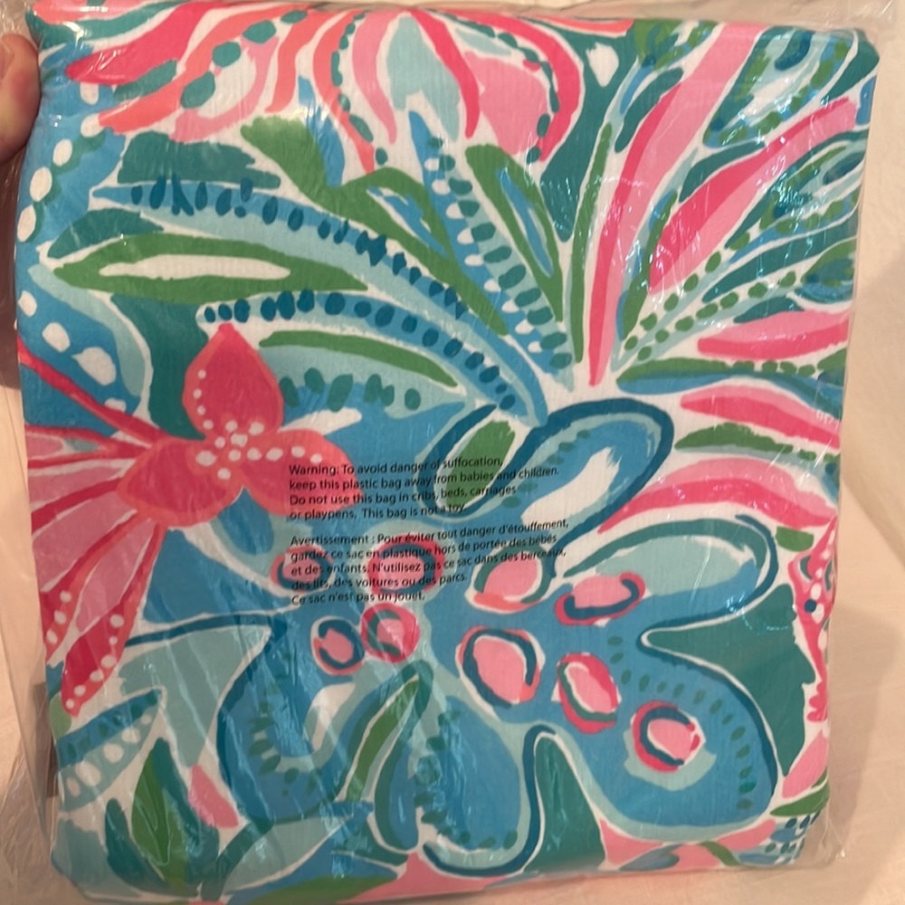 Lilly Pulitzer Lounge Towel Oversized Floral Pink Blue Beach Blanket Picnic NWT - Picture 6 of 8